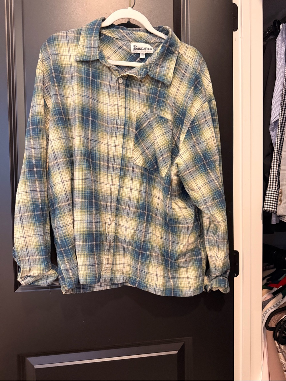 No Boundaries Men's Blue and Cream Plaid Long-Sleeve Button-Up Shirt